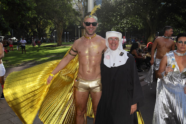 SGLMG Parade 2015