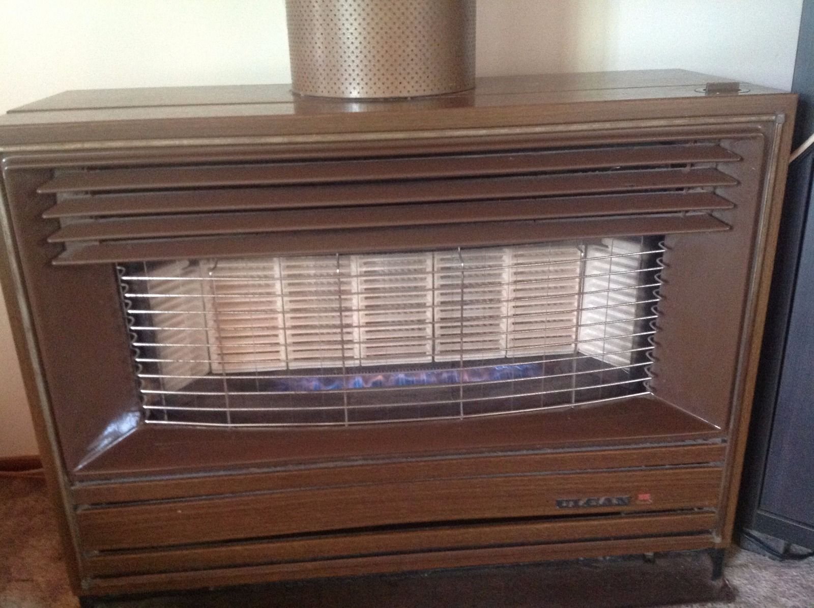 Series 40 &ldquo;Burwood&rdquo; — Console, curved front glass